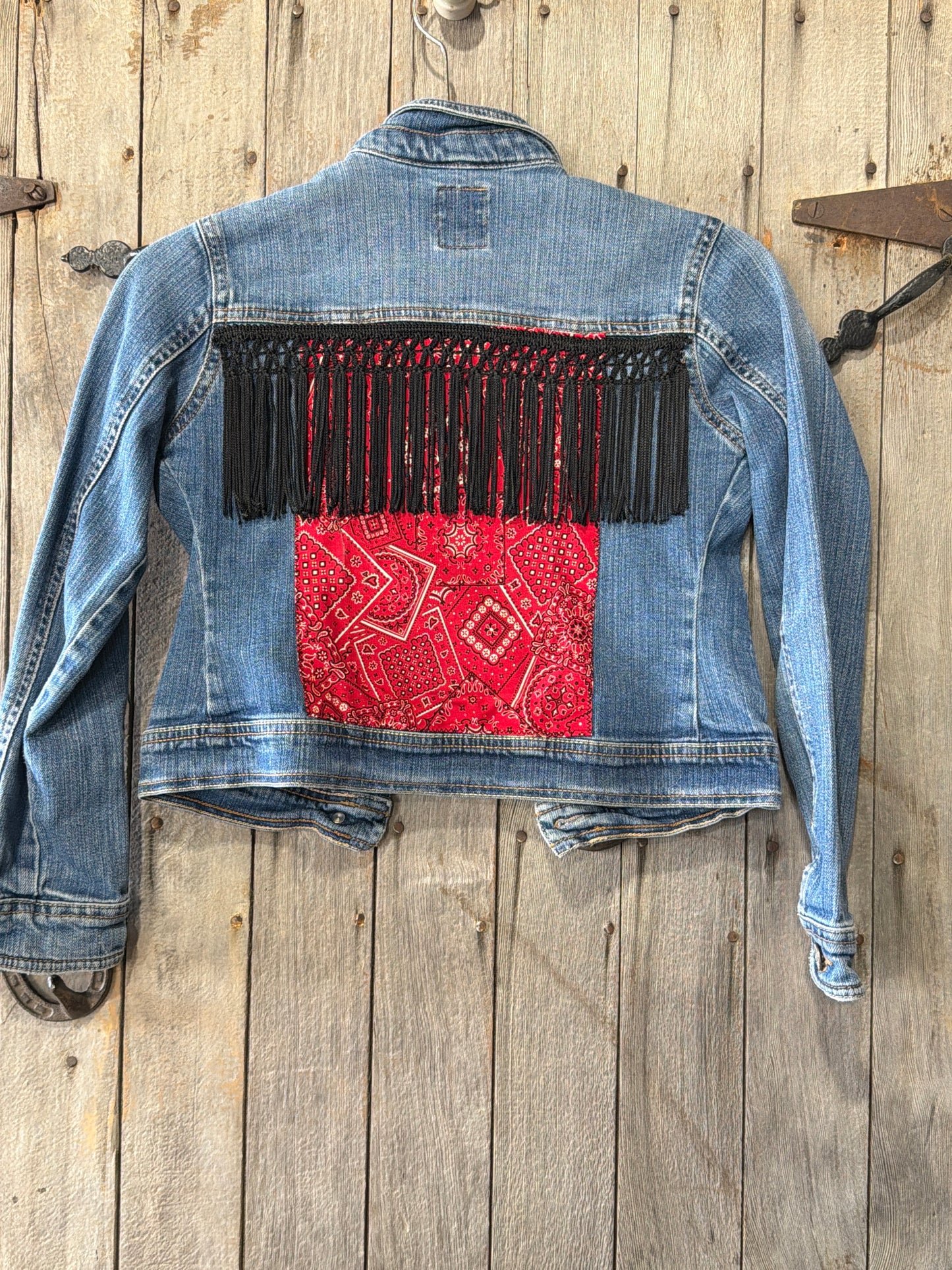 Youth L bandana with black fringe