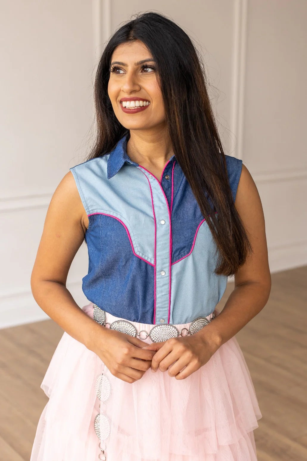 Sleeveless Snap Block Shirt
