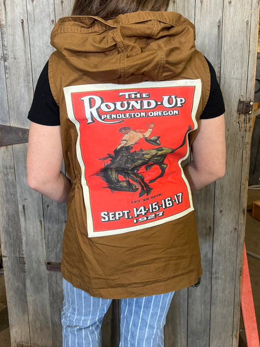 Hooded vest. Pendleton patch